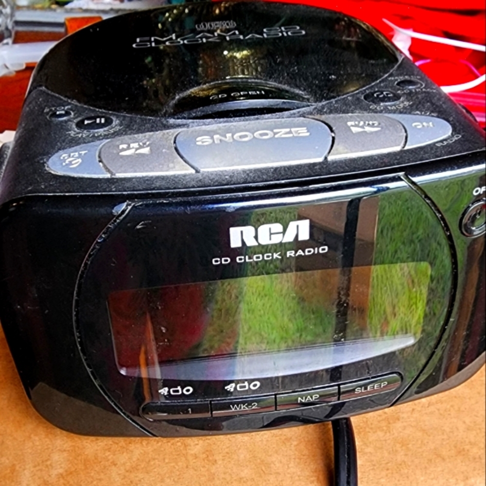 AM/ FM CD RADIO ALARM
